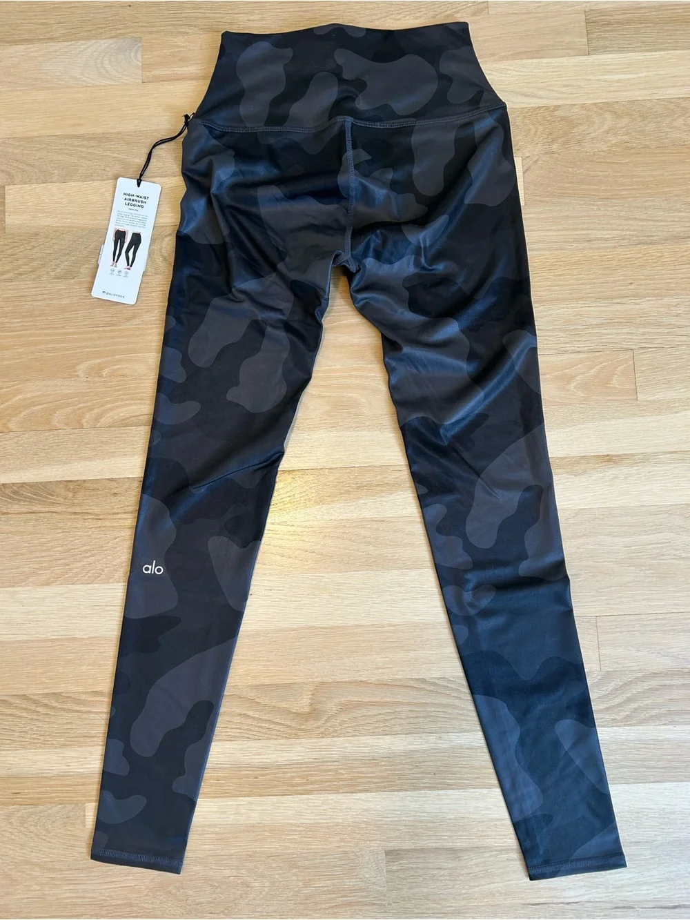 NWT Alo High-Waist Airbrush Camo Leggings - Black/Grey